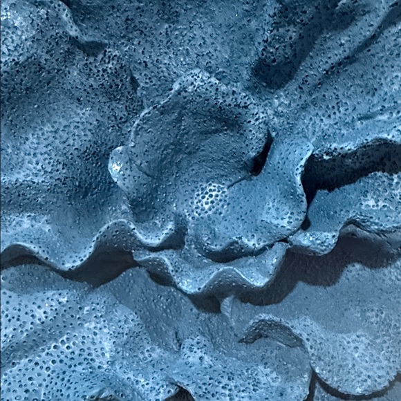 Blue Textured Flower or coral Sculpture made out of resin beautiful blue - Picture 4 of 4